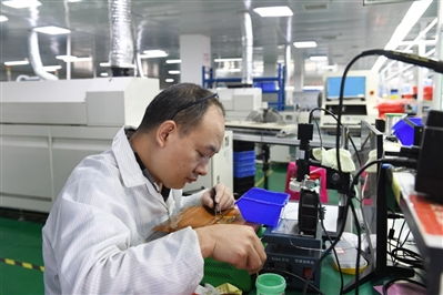 咸寧日?qǐng)?bào) 科技創(chuàng)新推進(jìn)新品研發(fā)